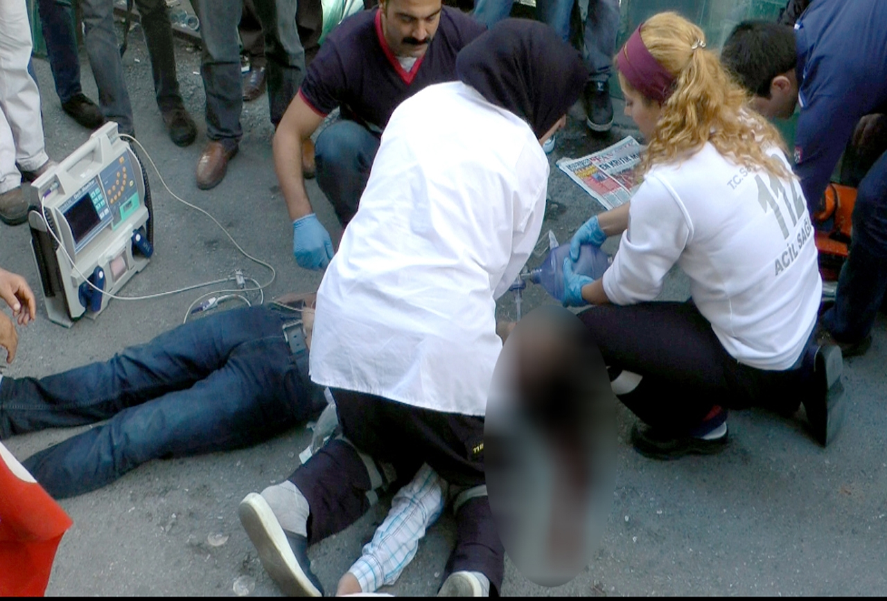 Tarsus’ta damdan düşen genç yoğun bakımda Tarsus’ta damdan düşen genç yoğun bakımda